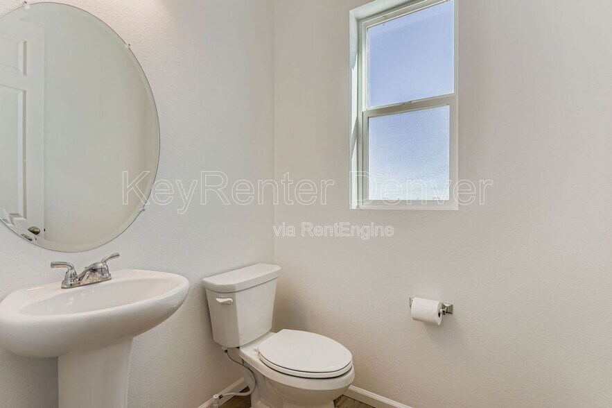 Building Photo - 6601 N Netherland St