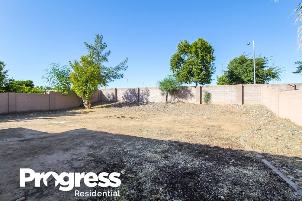 Building Photo - 7592 W Marlette Ave