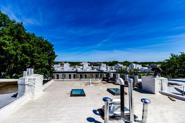 Building Photo - 18-28-28 George St