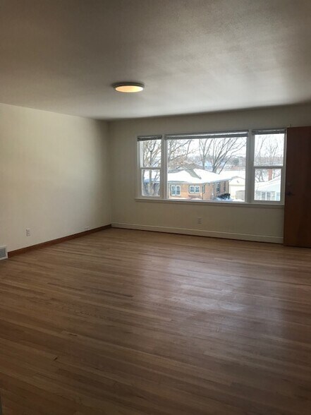 Building Photo - 2421 Hoard St
