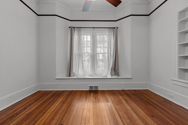 Building Photo - 802 N Poplar St