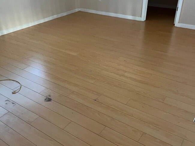 Building Photo - This beautifully updated 3-bedroom home features a spacious loft that can easily be converted int...