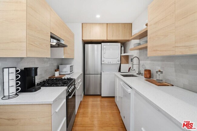 Building Photo - 623 Rose Ave