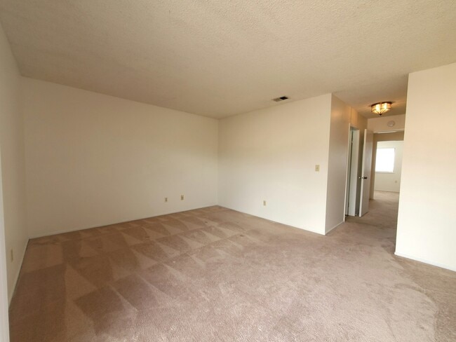 Building Photo - 37763 Cedar Blvd