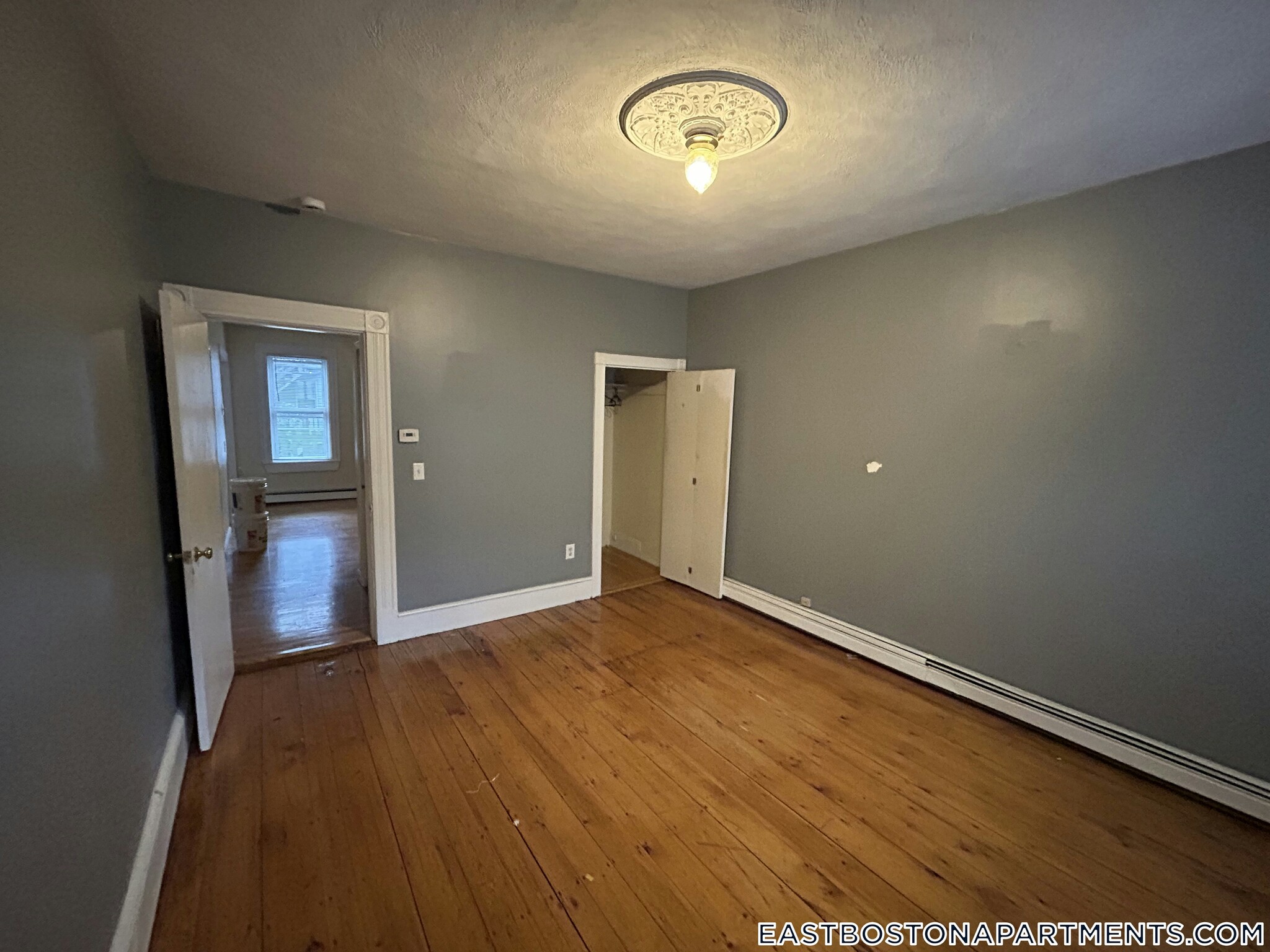 Building Photo - 284 Chelsea St