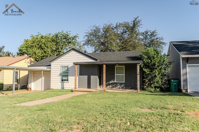 Primary Photo - 516 W Magnolia Ave