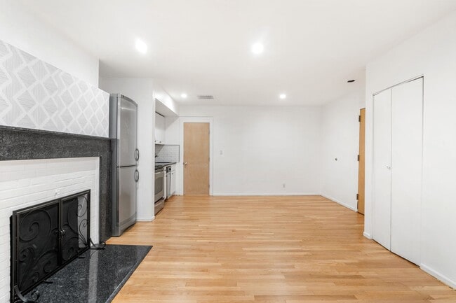 Building Photo - 103 Marlborough St