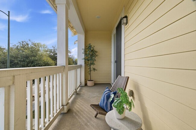 Building Photo - 394 Circuit Wy