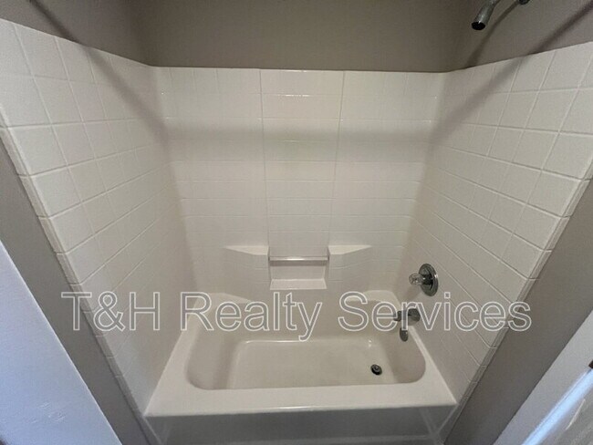 Building Photo - 1552 Brookfield Cir