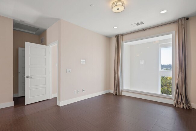 Building Photo - Resort Style 2BD Townhome in Origen at Civ...
