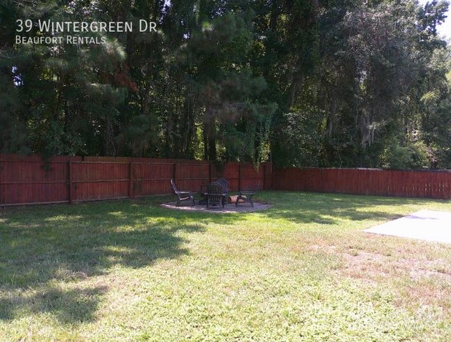 Building Photo - 39 Wintergreen Dr