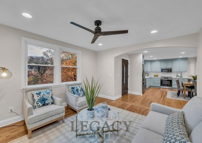 Building Photo - 719 Woodmere Dr