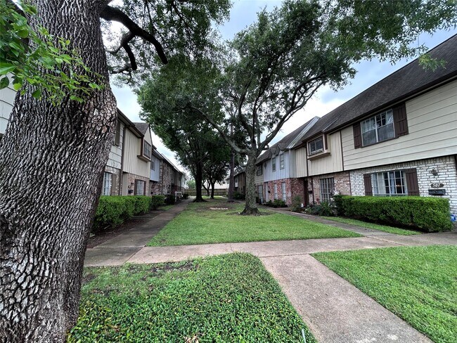 Building Photo - 8101 Amelia Rd