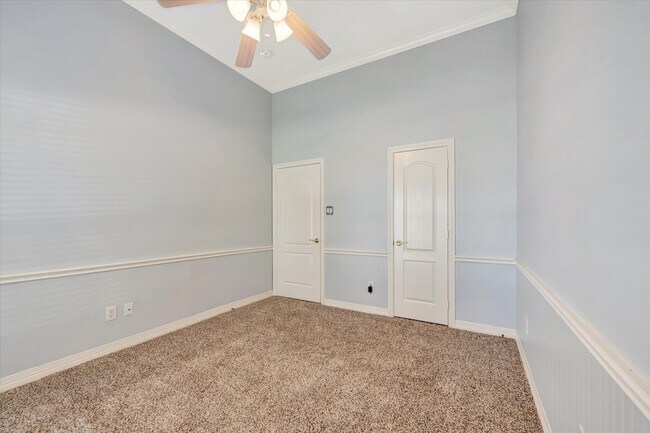 Building Photo - 2421 Baycrest Dr