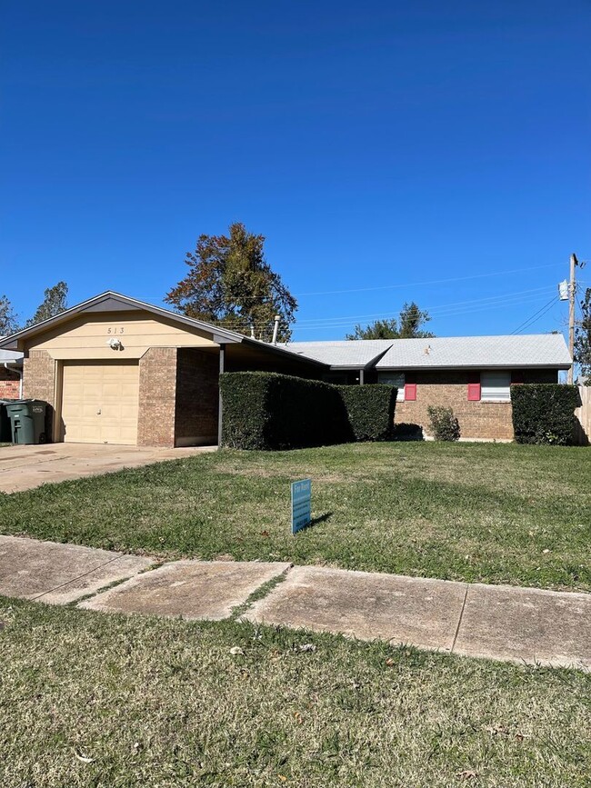 Building Photo - Edmond 3 bedroom!