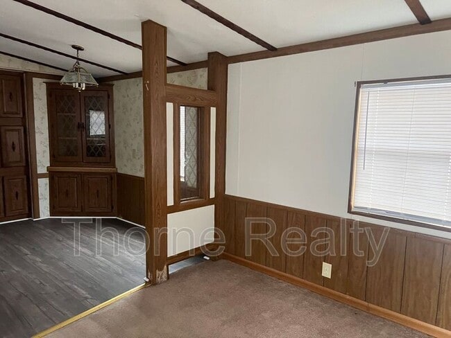 Building Photo - 92 Matt's Ln