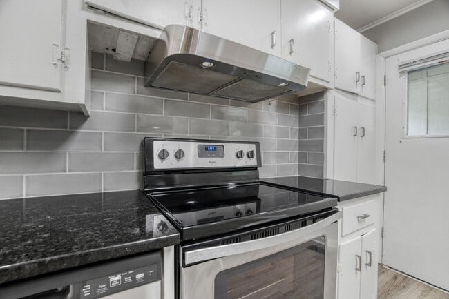 Building Photo - Adorable Midtown Duplex
