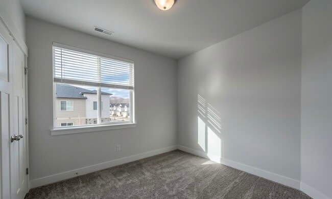 Building Photo - 1094 3980 W