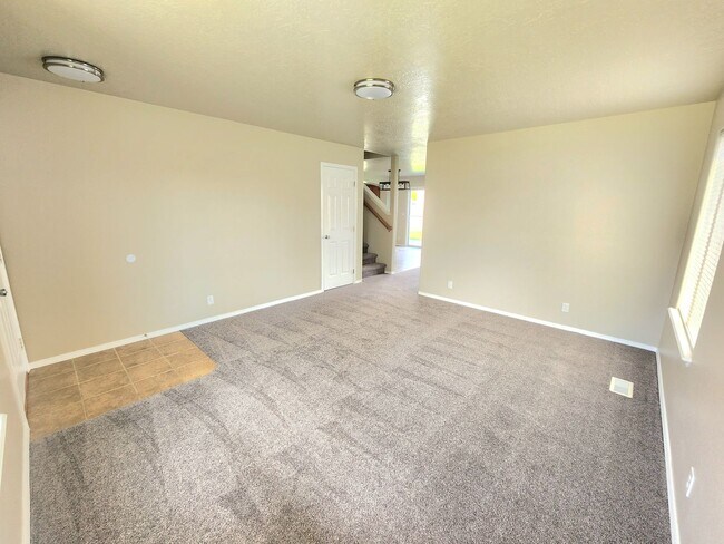 Building Photo - Move In Special- $500.00