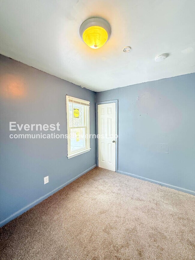 Building Photo - 18640 Sherwood St