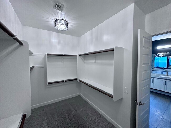 Building Photo - 7507 E Pampa Ave