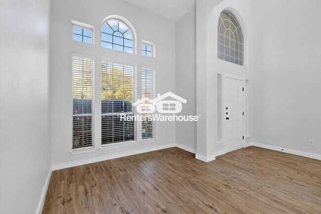 Building Photo - MOVE IN READY Denton Home
