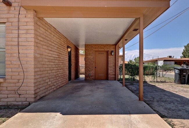 Building Photo - 2170 Calle De Santa Ana