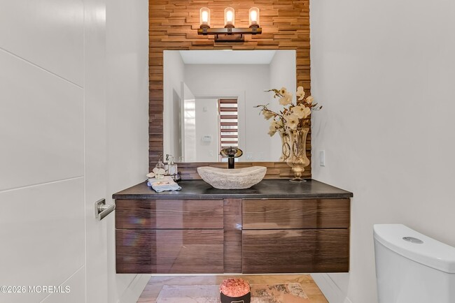 Building Photo - 243 Overbrook Ave