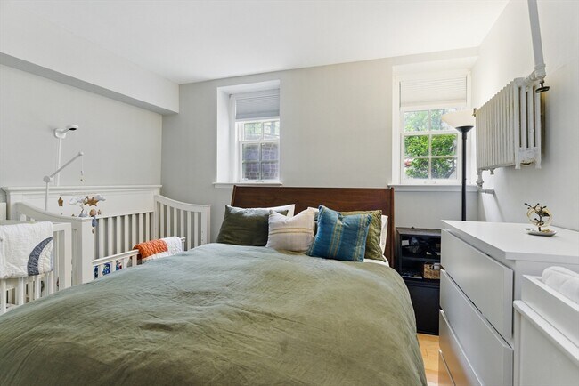 Building Photo - 240 Brattle St