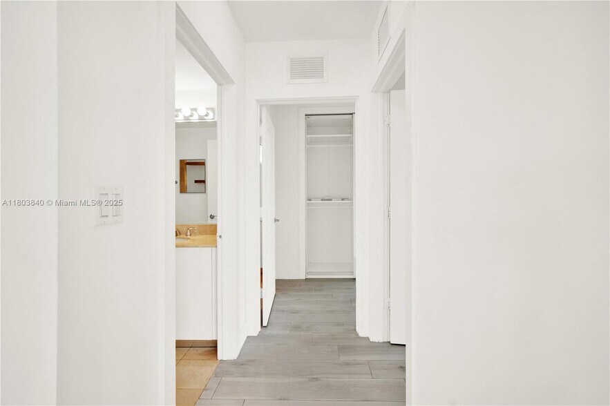 Building Photo - 2701 SW 3rd Ave