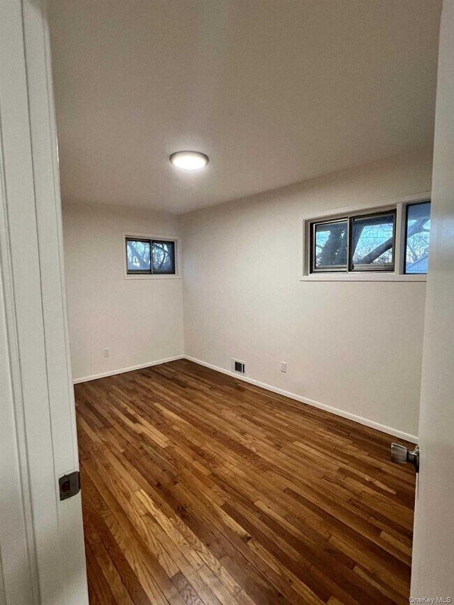 Building Photo - 5 Birch Ct