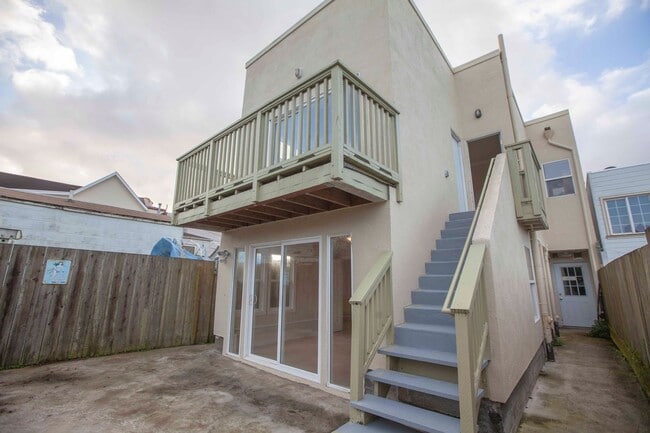 Building Photo - House for rent, Updated 4BR+2 extra BR/Den/Offices/Family Rooms & 3BA in Ingleside!