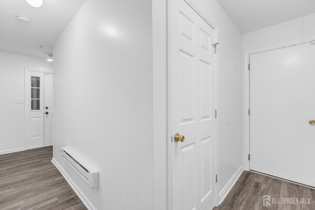 Building Photo - 21 Inverness Dr