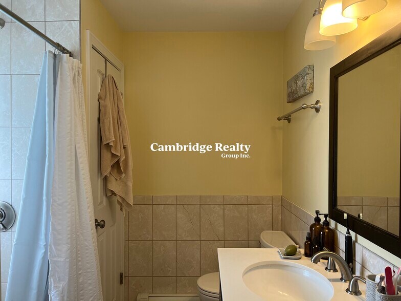 Building Photo - 6 Skehan St