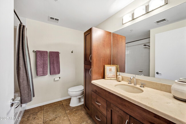 Building Photo - 7141 E Rancho Vista Dr