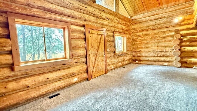 Building Photo - 520 Day Break Rd