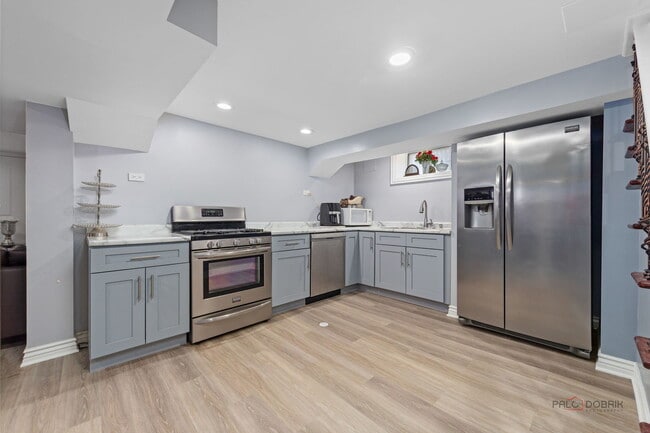 Building Photo - 7630 N Oleander Ave
