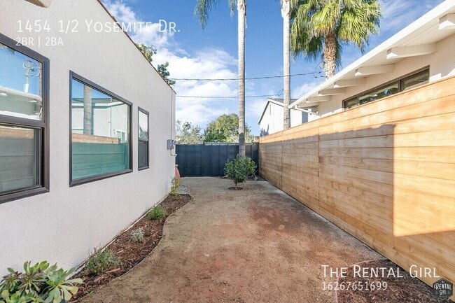 Building Photo - 1454 1/2 Yosemite Dr.-