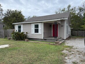 Building Photo - $500 off one month with18 monthlease.  "Co...