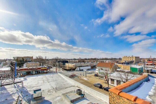 Building Photo - 4017 N Troy St