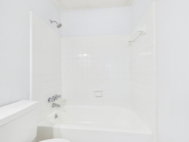 Building Photo - 8811 Hunter Ridge Dr