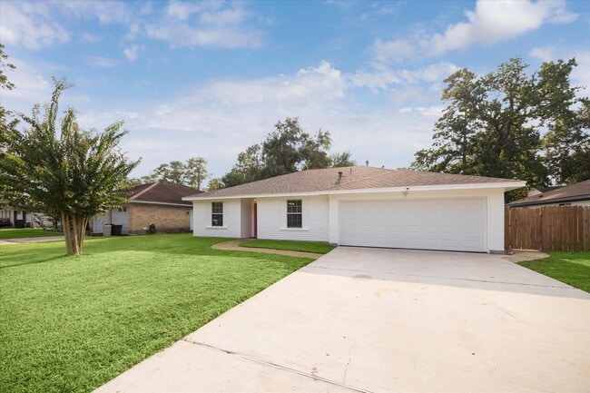 Building Photo - 23103 Berry Pine Dr