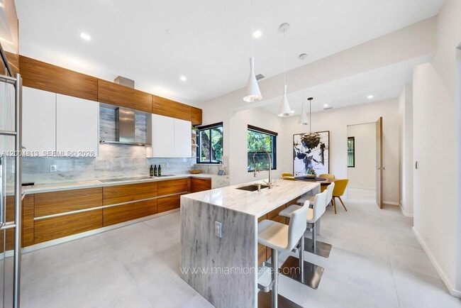 Building Photo - 3900 Douglas Rd