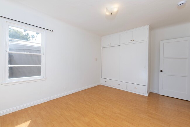 Building Photo - 128-130 Elm St