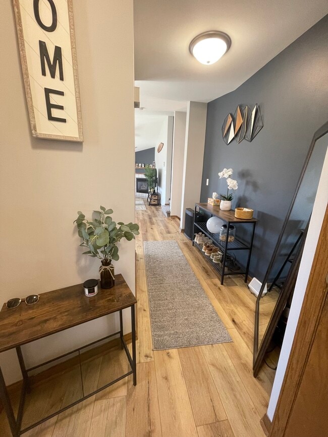 Building Photo - 3018 Maple Valley Dr