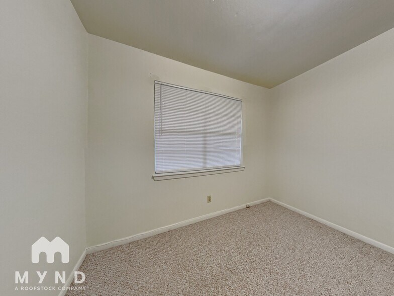 Building Photo - 1502 Maple St