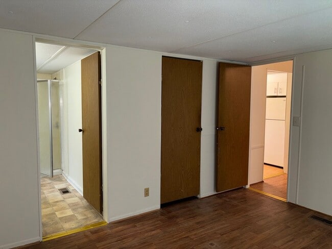 Building Photo - 3 BED, 2 BATH HOME ON PISGAH COVERED BRIDG...