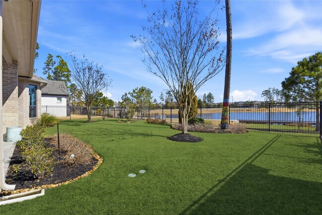 Building Photo - 15314 Viviente Dr