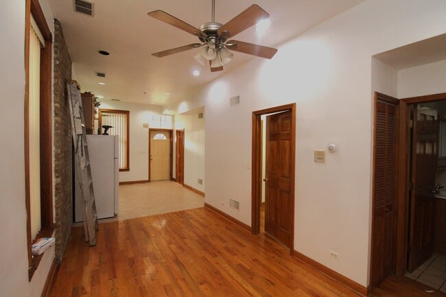 Building Photo - 1335 W Huron St