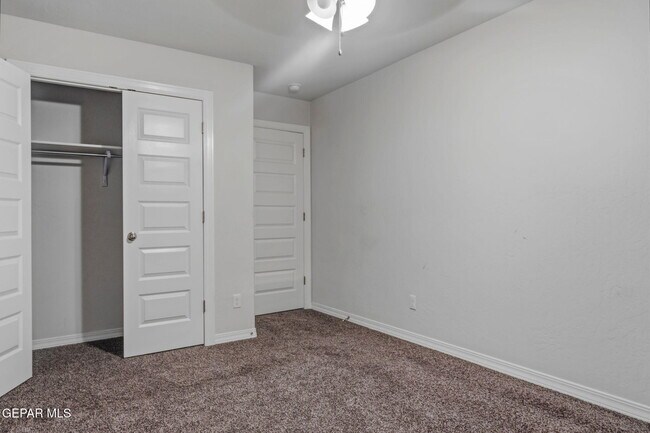 Building Photo - 917 Airship Pl
